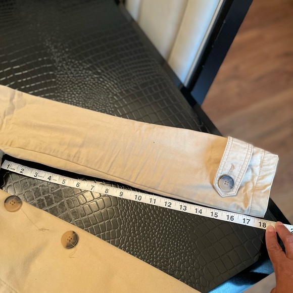 Gap Trench Coat - Picture 4 of 8